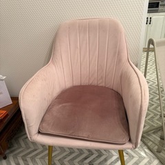 【無料】ピンクの椅子