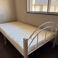 シングルベッド　ホワイト