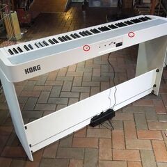KORG 電子ピアノ B2SP 88鍵盤 ホワイト 2022年製 スタンド・椅子・ヘッドホン・3ペダル付き コルグ 新道東店の画像
