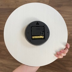 木目調シンプル掛け時計の画像