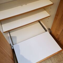 美品 ケントⅡ ダイニングボード 4枚扉 スライドテーブル付き ナチュラル 脚付き 棚板可動式 食器棚 定価116000円 ㈱サン★幅70㎝ 奥行42㎝ 高さ182㎝★近隣配送無料 買取帝国 朝霞店の画像