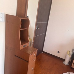 高級感あふれる木製ドレッサー - おしゃれで機能的な収納アイテムの画像