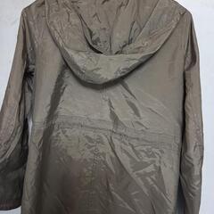 Mサイズ　丈長オリーブ色の薄手コートの画像