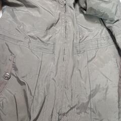 Mサイズ　丈長オリーブ色の薄手コートの画像