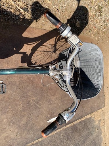 華やかなデザインの可愛らしい象嵌細工のキッチンワゴンのご紹介です