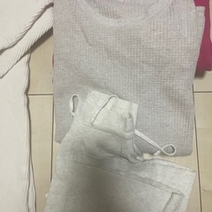 ユニクロ　ワンピース　パーカー　トップスまとめうりの画像