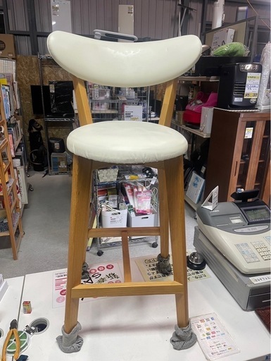 木製カウンターチェア　ハイチェア　イス　椅子　背もたれ付き　白　ホワイト　中古品　①