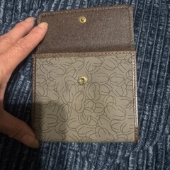 ウンガロ折りたたみ財布の画像