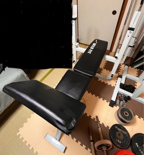 トレーニング器具　ダンベル　バーベル　ベンチプレス