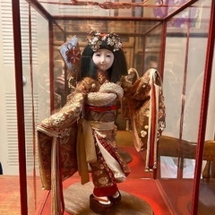 可愛らしい日本人形　ガラスケース入り