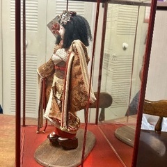 可愛らしい日本人形　ガラスケース入りの画像