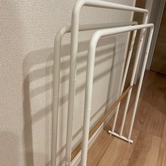 横から駆けやすい三連バスタオルスタンドの画像
