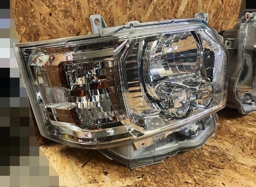 ★新車取外し★ ハイエース 純正 LEDヘッドライト 新車取り外し】ハイエース純正LEDヘッドライト左右 トヨタ(純正) 4型