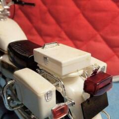 タミヤバイクプラモデル1/12完成品SUZUKIGSX750白バイ仕様の画像