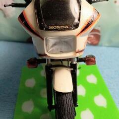 タミヤバイクプラモデル1/12完成品HONDAVT250Fの画像