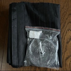 玄関網戸　網戸風カーテン　後付けドア用簡単網戸    黒　1セットの画像