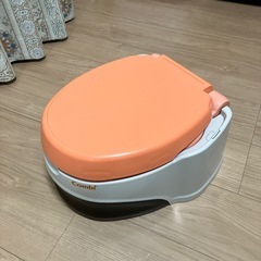 【ほぼ新品】コンビ ベビーレーベル 洋式おまるでステップ