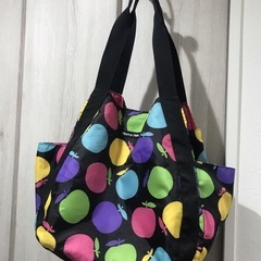 ほぼ新品 ハンナフラ　超軽量大容量マザーズバッグの画像