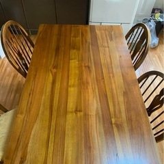 ギギリビング　ダイニングテーブルの画像