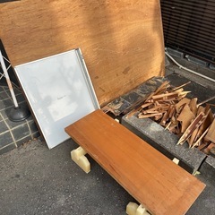 薪などにどうぞ！追加されています！木材自由にお取りください！