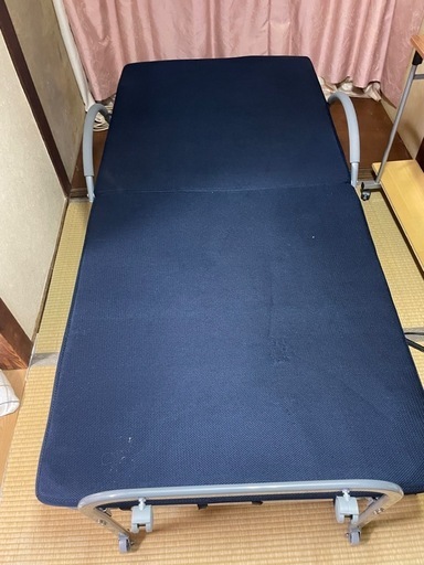 折りたたみ電動ベッド