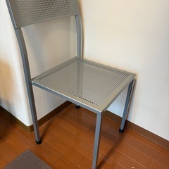 スチール椅子