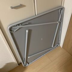 ほぼ新品　テーブル　おりたたみ　テーブルゲームや麻雀に最適