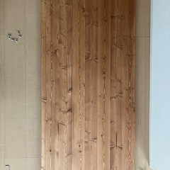 天然木を使用したダイニングテーブルの画像