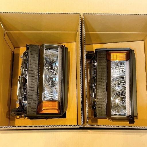 優れた品質 ランクル250 純正ヘッドライト2個セット 新品未使用 角目 パーツ