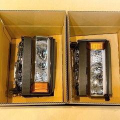 ランクル250 純正ヘッドライト2個セット　角目 新品未使用