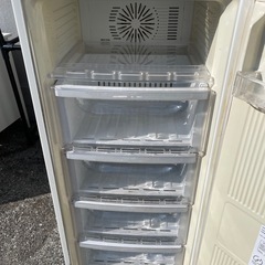 こわれている　冷凍庫の画像