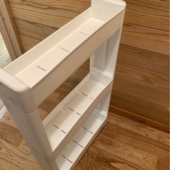 隙間ラックの画像