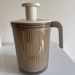 サラダスピナー　プッシュ式　3COINSの画像
