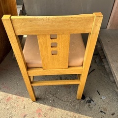 木製椅子の画像