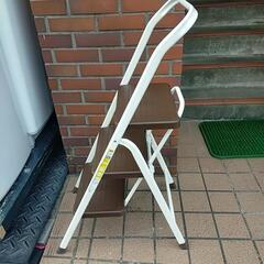 アイリスオーヤマ　折りたたみステップ　折りたたみ踏み台　ハシゴ　の画像