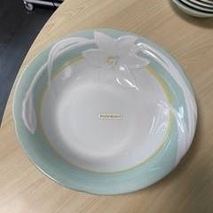 イブサンローラン食器セットの画像