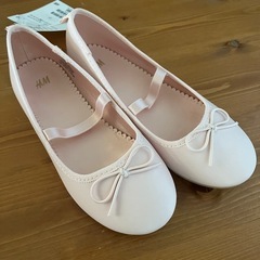 H&M子供シューズの画像