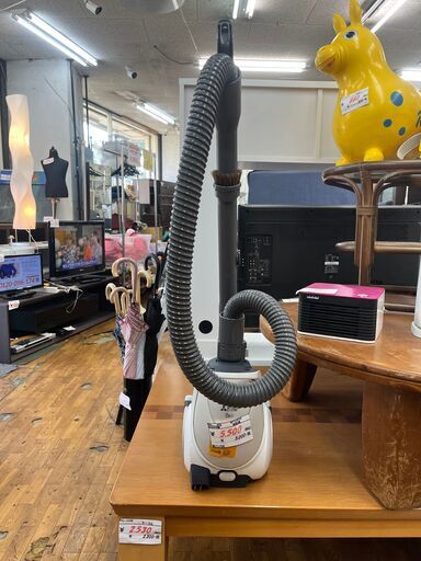 【リサイクルショップどりーむ鹿大前店】No.695　掃除機　MITSUBISHI　三菱　紙パック式掃除機　2022年製　吸引仕事率500W　吸引力強め