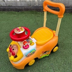 アンパンマンの車の画像