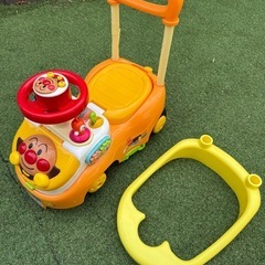 アンパンマンの車の画像