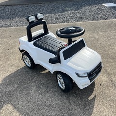 足蹴り乗用車
