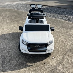 足蹴り乗用車の画像