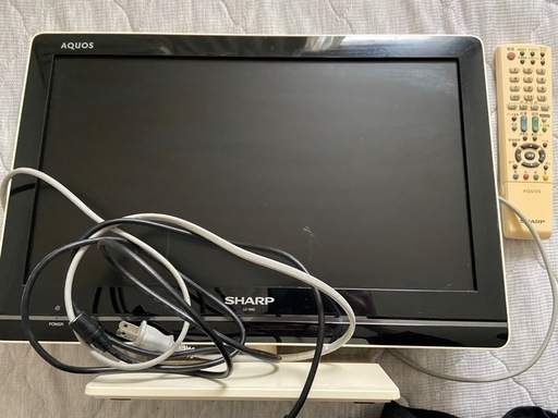 「フィクリ様」テレビ　SHARP AQUOS 19型　2011年製