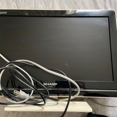 「フィクリ様」テレビ　SHARP AQUOS 19型　2011年製