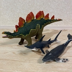 恐竜　サメ　おもちゃ