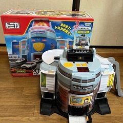トミカ　ぐるっと変形！DXポリスステーション　箱あり トミカタウン