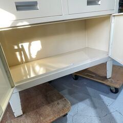 商談中　　★スチール製ケビント★ ドクターキャビネット メディカルキャビネット ガラス棚 飾り棚 W90m ガラス棚板 3段 医療用 鍵なし ビンテージ