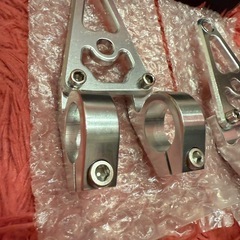 ヘッドライトブラケットφ26アルミ製CNC の画像