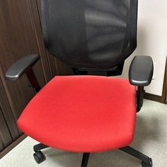 【値下げ】肘付きオフィスチェアを出品します！