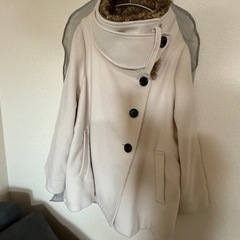 今年の冬に先取り！コート ちょっと変わったデザインの画像